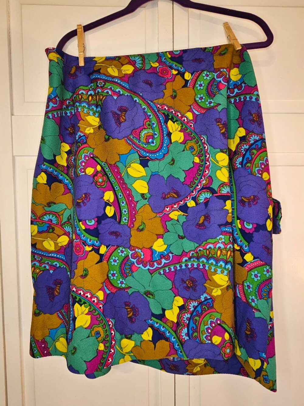 Vintage vibrant, psychedelic-print vintage skirt